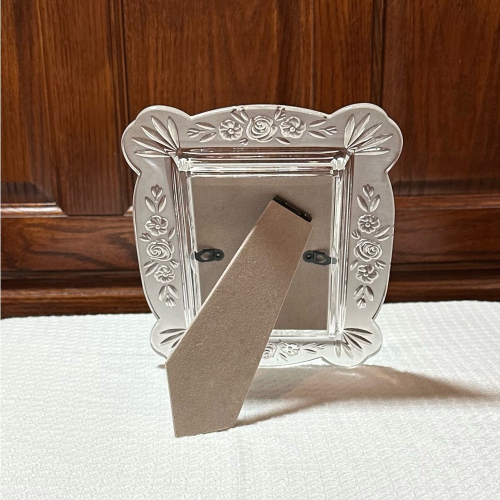 🖼️ ONEIDA Crystal Southern Garden Picture Frame - Picture 2 of 5